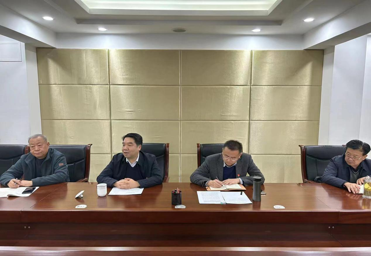 副校（院）长杨文福给研究生部全体党员讲党课