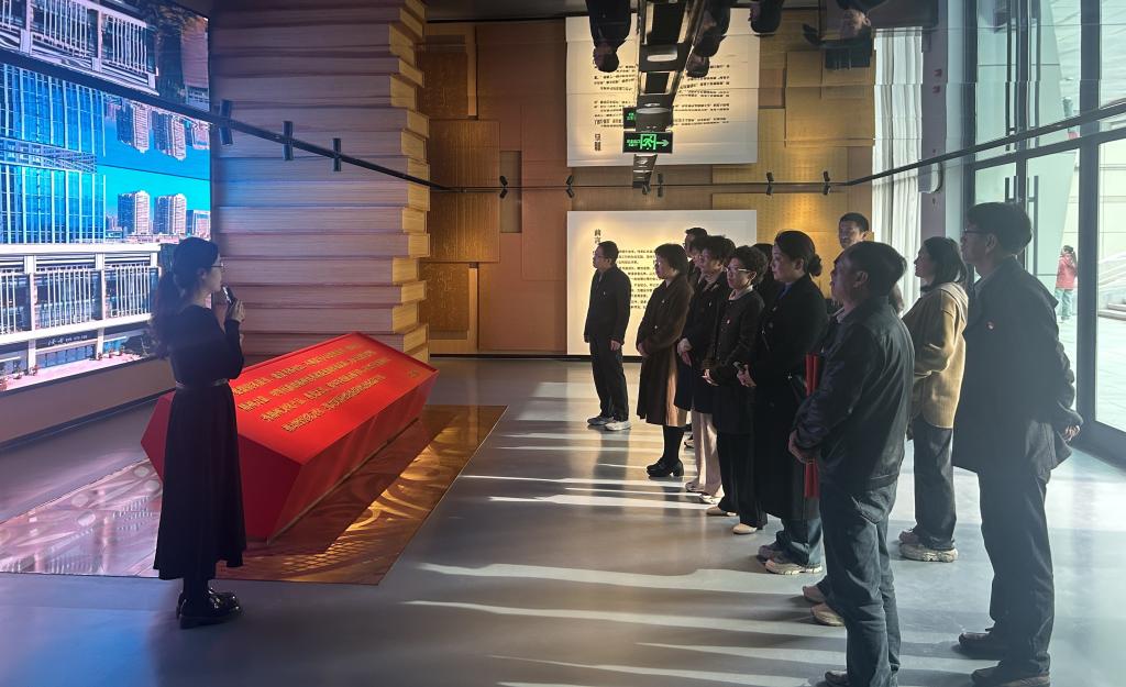 研究生部党支部开展“感悟‘读者’魅力 提振文化自信”主题党日活动