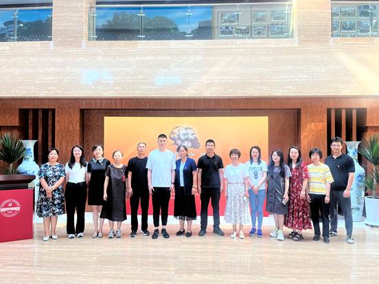 计划财务处党支部参观“信仰之光—马克思主义文献典藏展”
