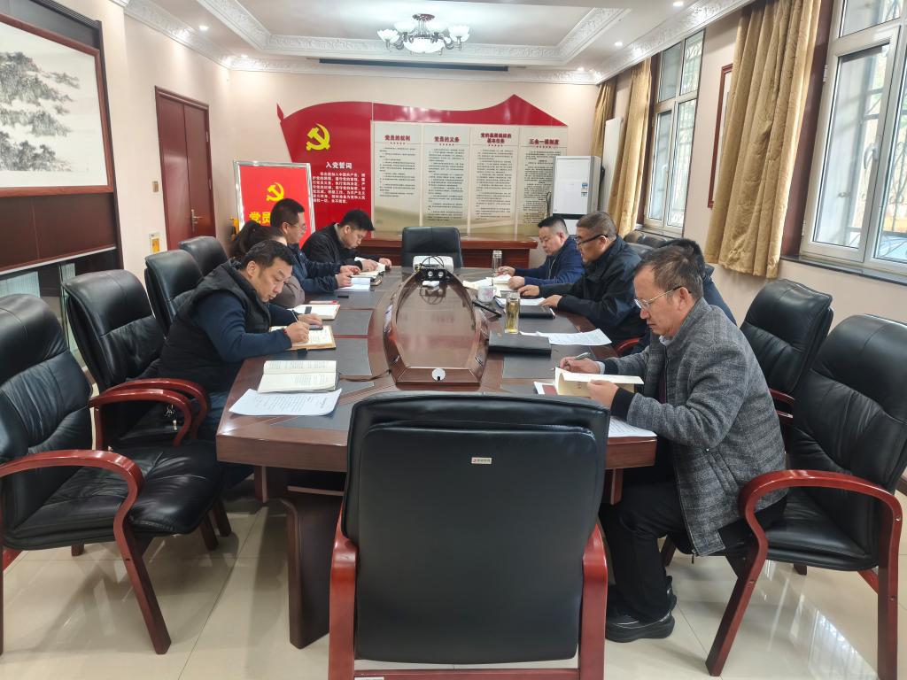 筑牢纪律防线 树牢正确政绩观