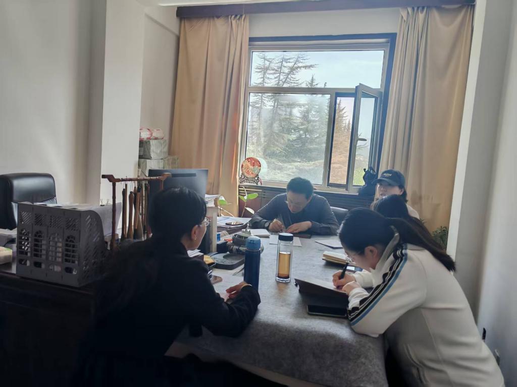 科学社会主义教研部党支部 组织学习《习近平关于加强党的作风建设论述摘编》