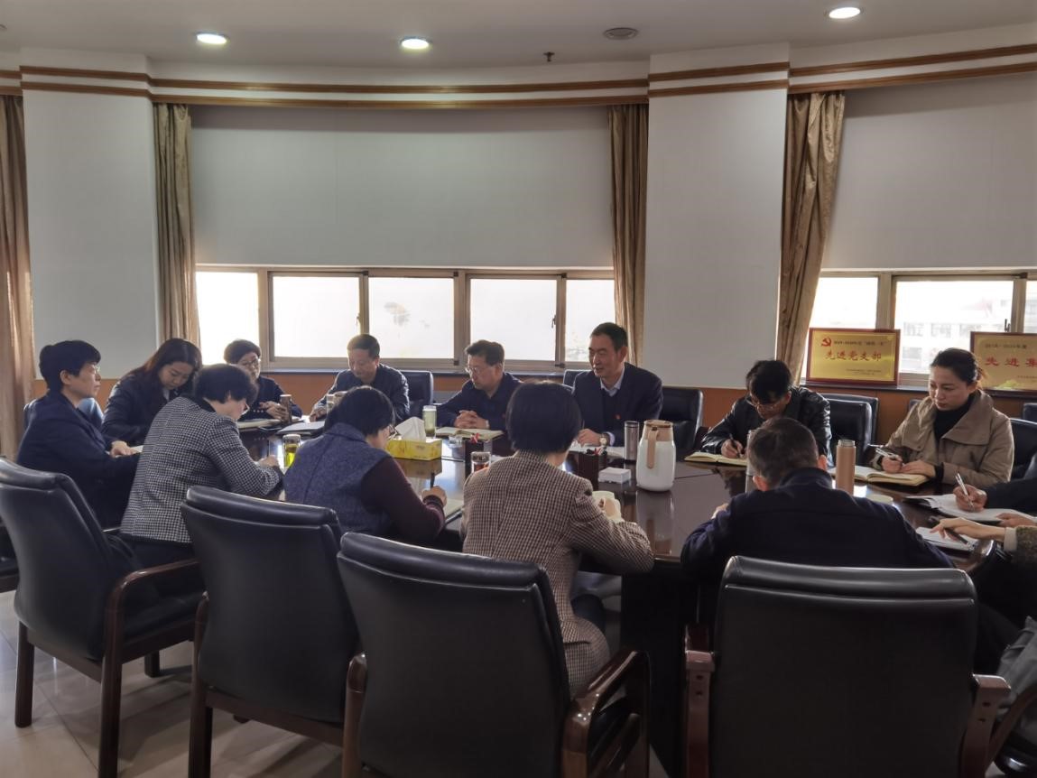 二级巡视员王伟为研究生部党支部上党课