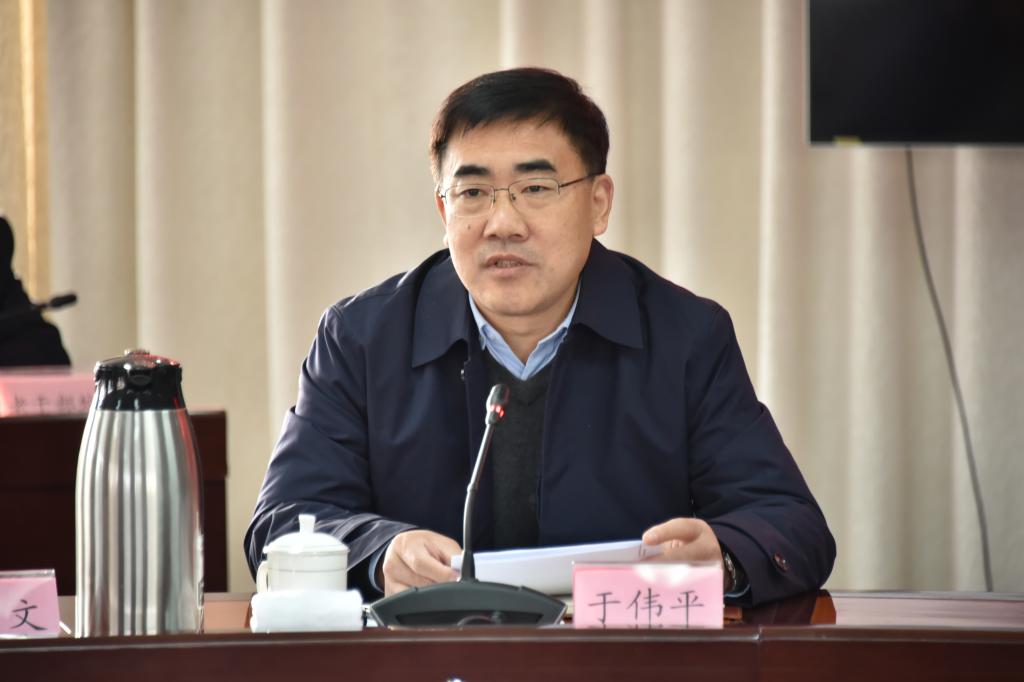 党校(国家行政学院)办公厅副主任,评估试点工作组副组长于伟平主持