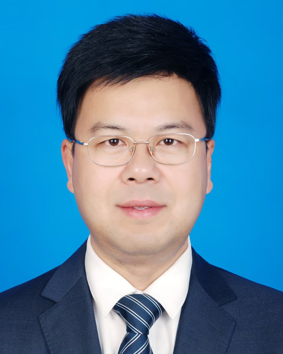 王　锐