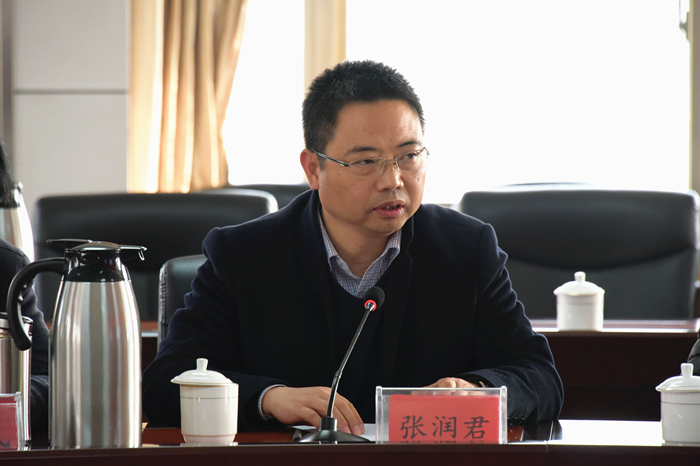 学会常务理事,兰州财经大学马克思主义学院院长张存刚教授认为,《决定