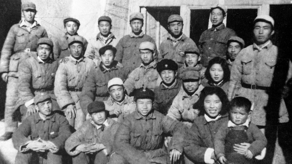 新华社新闻台部分人员合影，其中后二排右一为张连生（资料照片）。