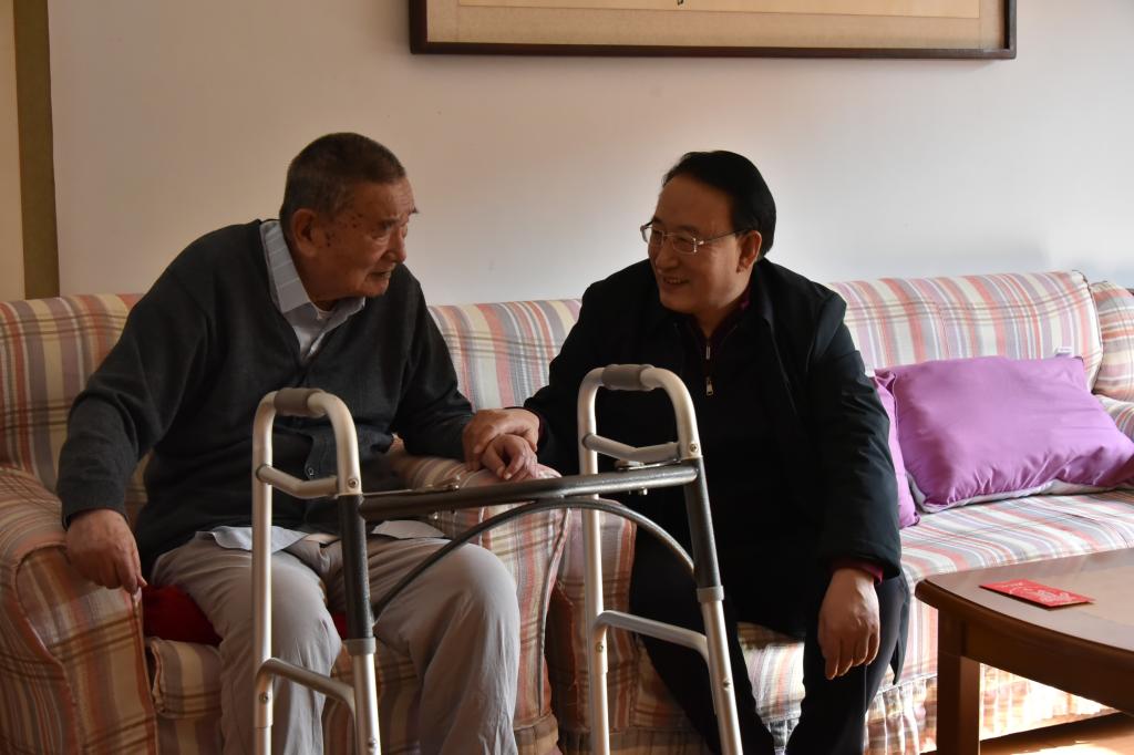 新春慰问显真情  殷切关怀暖人心