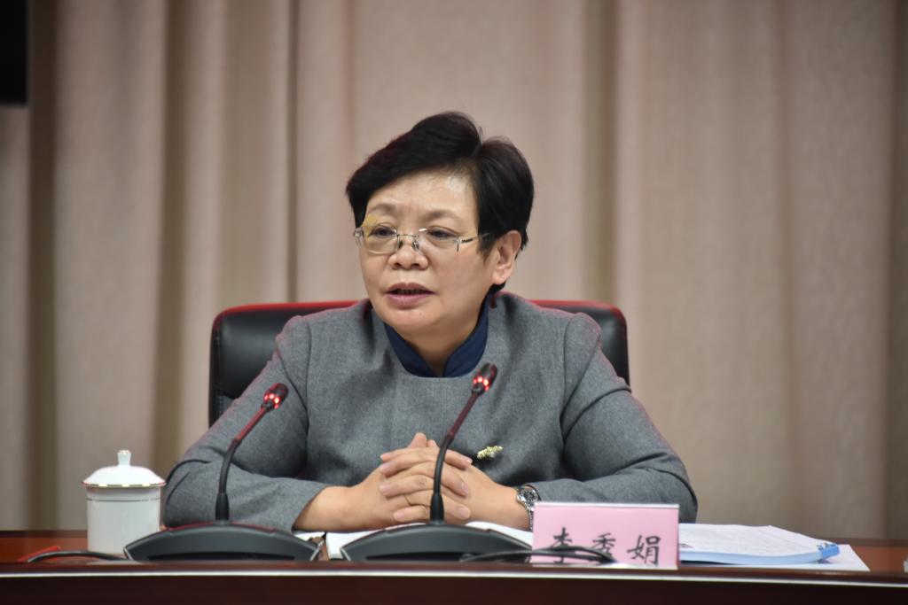 副书记孙伟在培训班上作的专题辅导报告就"如何成为一名合格的县(市